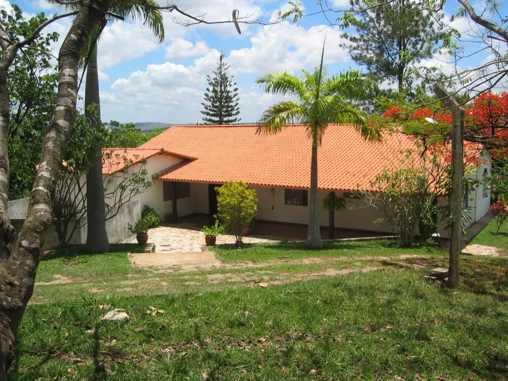 Casa principal em estilo colonial do Sítio das Palmeiras